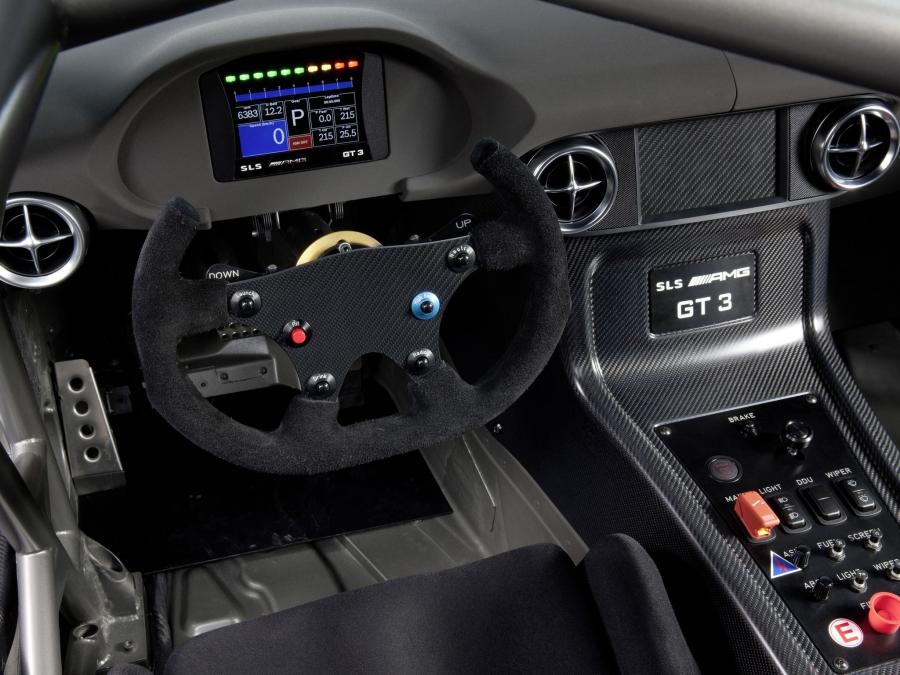  Mercedes-Benz SLS AMG GT3 2010 года  (фото 44 из 47)